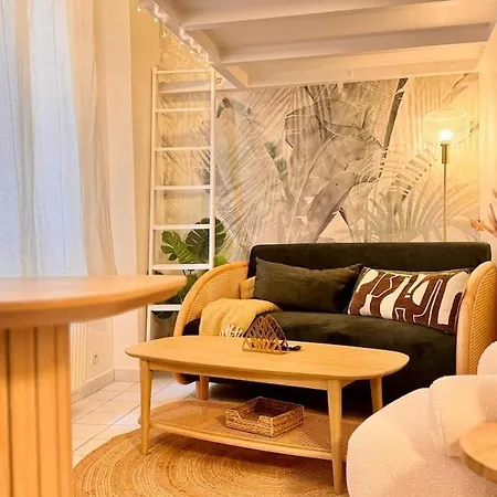 In Perfect For A Couple Or For Work Apartmán