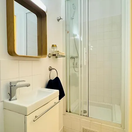 In Perfect For A Couple Or For Work Apartmán