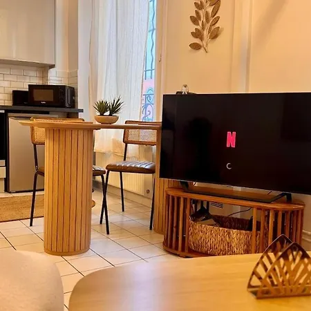 In Perfect For A Couple Or For Work Apartmán Paříž