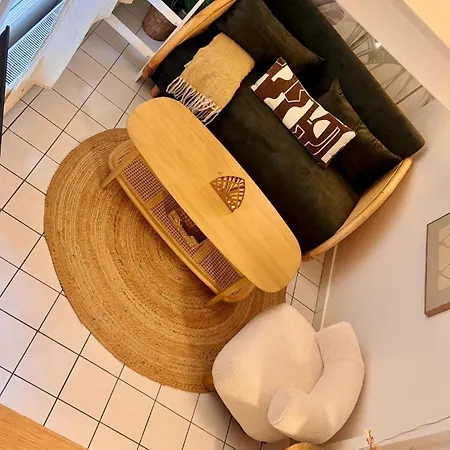 In Perfect For A Couple Or For Work * Paris